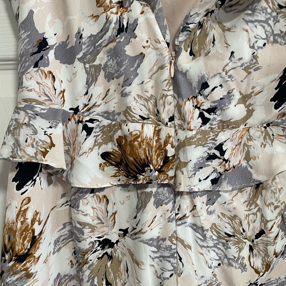 Lulu's Floral Ruffle V-Neck Romper - Picture 5 of 5